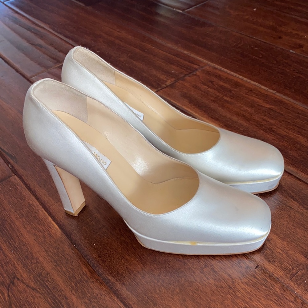 Vera Wang White Satin Platform Pumps